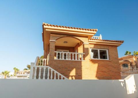 Villa met 4 slaapkamers en 3 badkamers in Rojales, Alicante