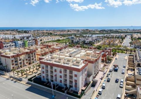 Appartement met 2 slaapkamers en 2 badkamers in Orihuela Costa, Alicante