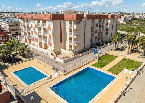 Appartement met 2 slaapkamers en 2 badkamers in Orihuela Costa, Alicante