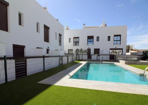 Villa met 4 slaapkamers en 2 badkamers in Pilar de la Horadada, Alicante